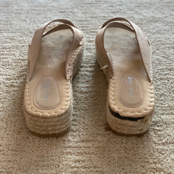 Tan platforms - Picture 3 of 3